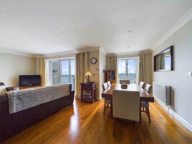 Cosy 3 Bedroom Apartment In Central Portrush With Sea Views Экстерьер фото
