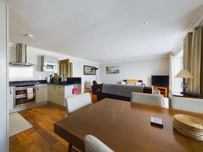 Cosy 3 Bedroom Apartment In Central Portrush With Sea Views Экстерьер фото